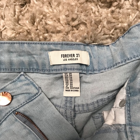 Shorts - Picture 3 of 3